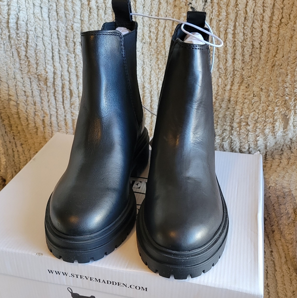 Steve Madden Lolla Genuine Leather Lug Sole Chelsea Booties, Black